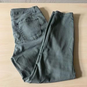 Artisan NY - Skinny - Ankle Length olive pants - size 8